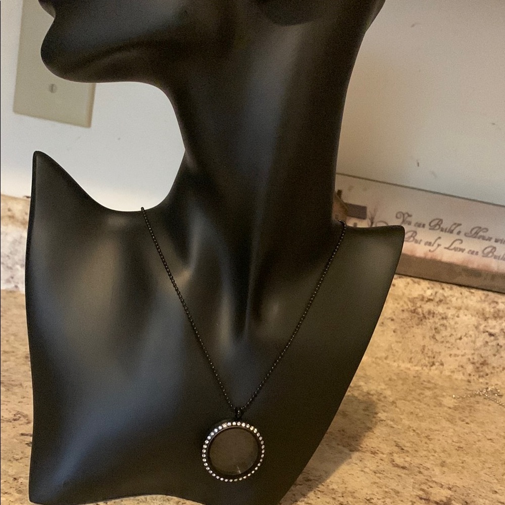 NWT Origami Owl Large Black Swarovski Crystals Living Locket Necklace 💋💋